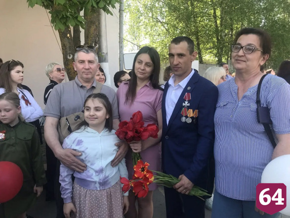 Участнику спецоперации из Саратовской области вручили орден Мужества 
